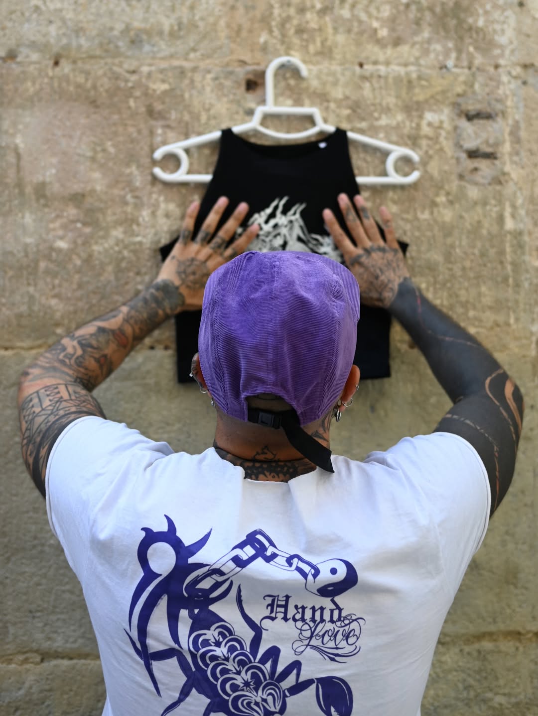 Streetwear HANDLOVE con estampados originales